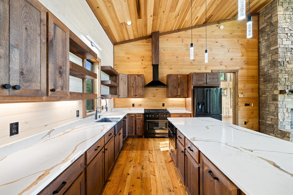 415595 Mineral Bluff Residential