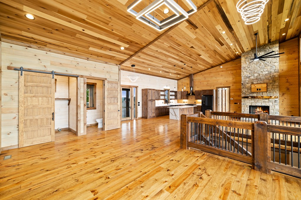 415595 Mineral Bluff Residential
