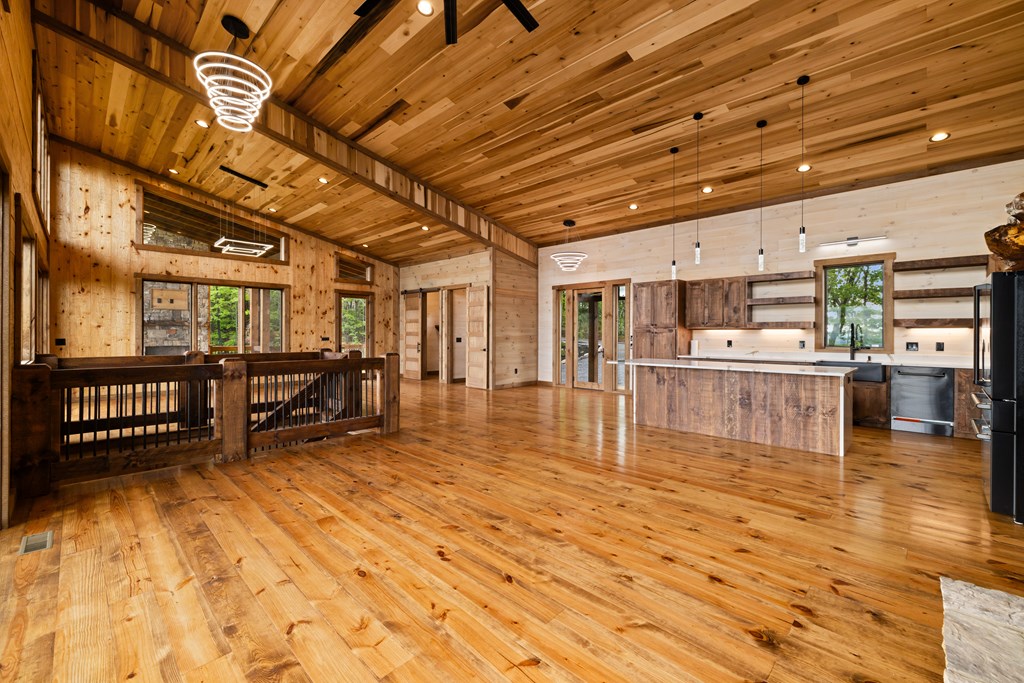 415595 Mineral Bluff Residential