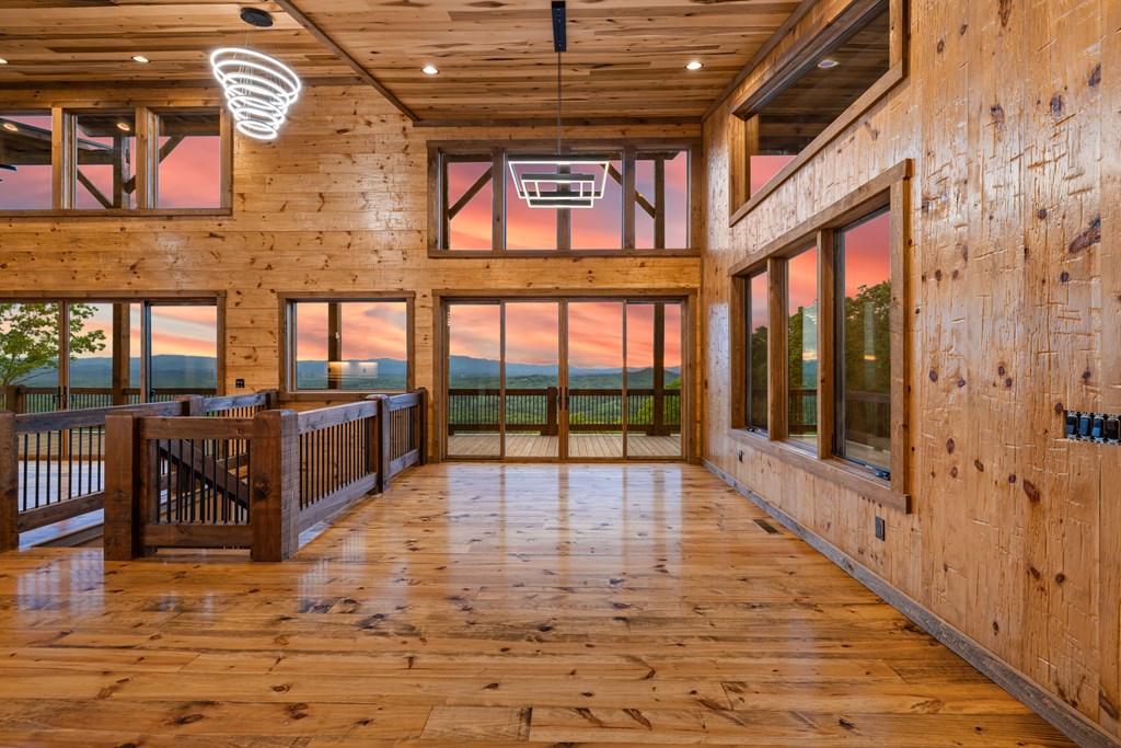 415595 Mineral Bluff Residential