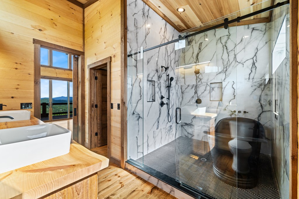 415595 Mineral Bluff Residential