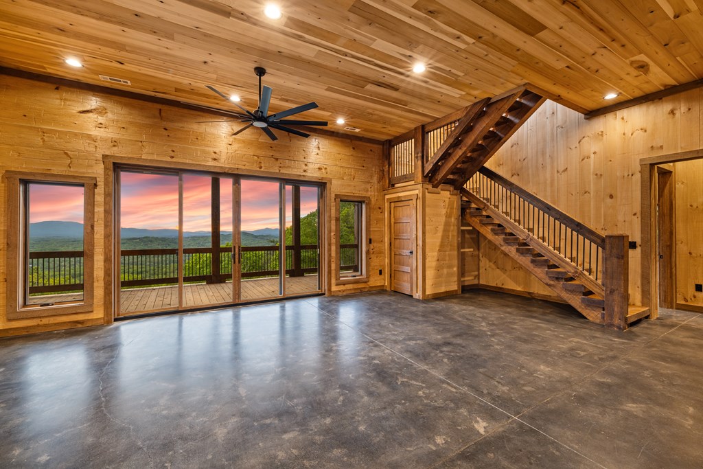 415595 Mineral Bluff Residential