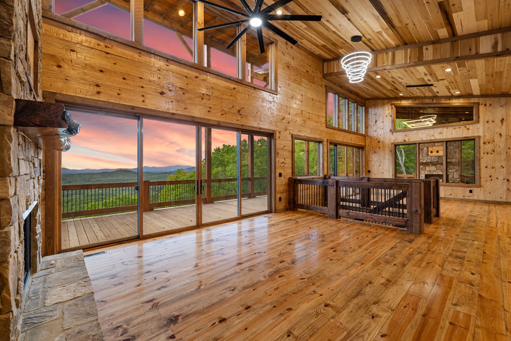 415595 Mineral Bluff Residential