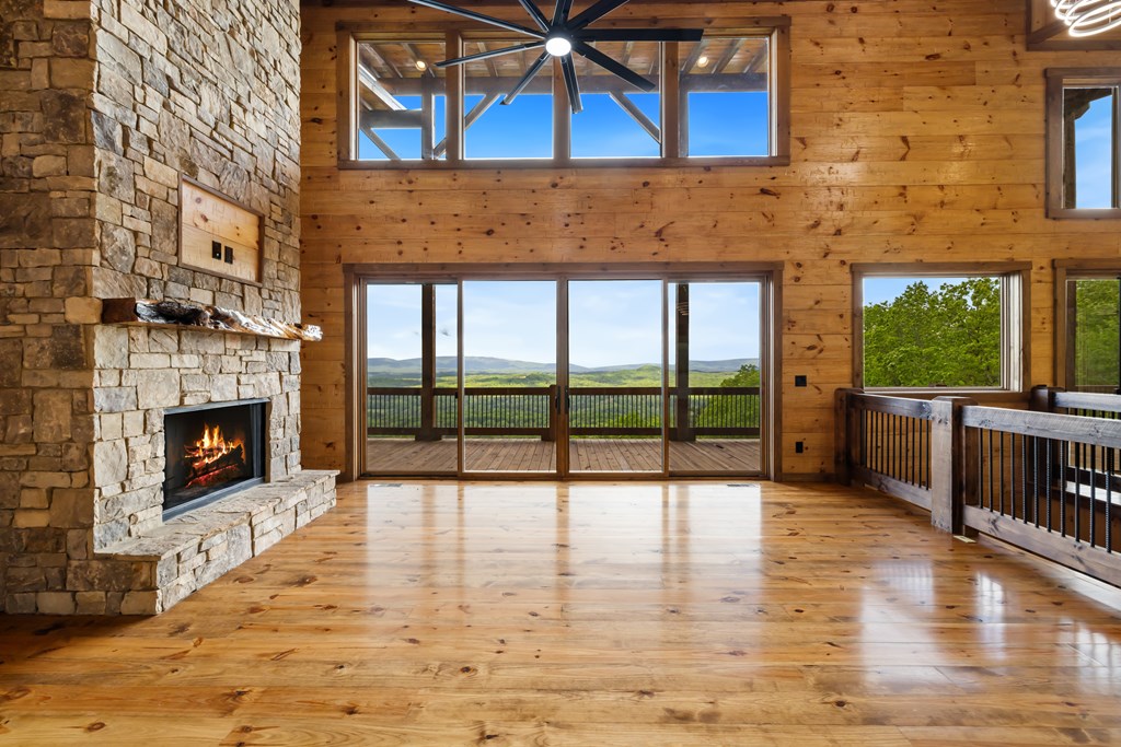 415595 Mineral Bluff Residential