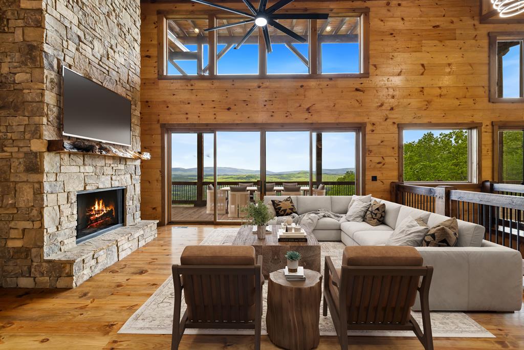 415595 Mineral Bluff Residential