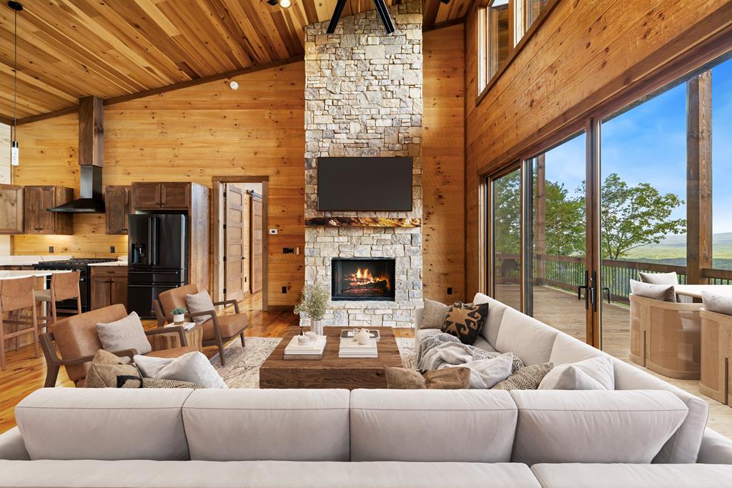 415595 Mineral Bluff Residential