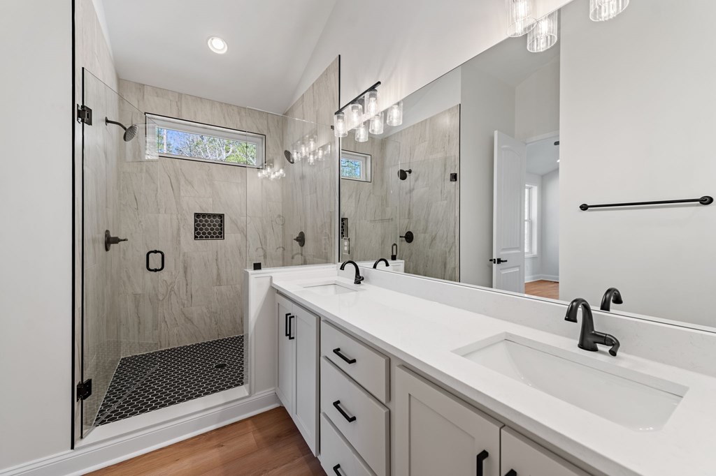 415642 Mineral Bluff Residential