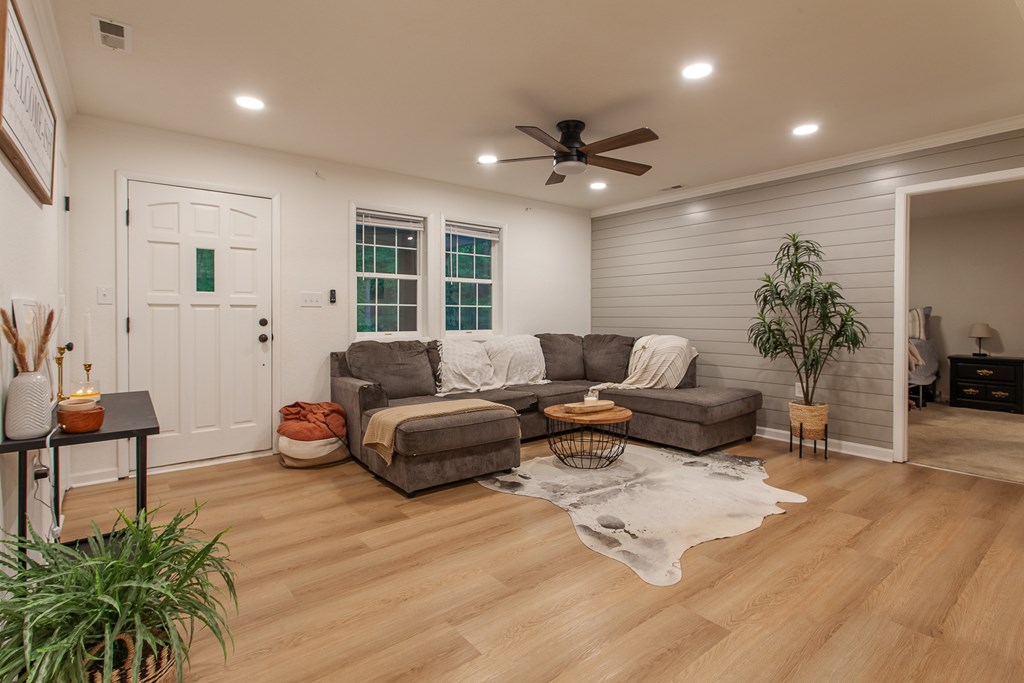 415651 Andrews Residential