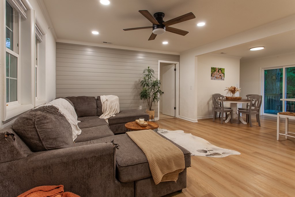 415651 Andrews Residential