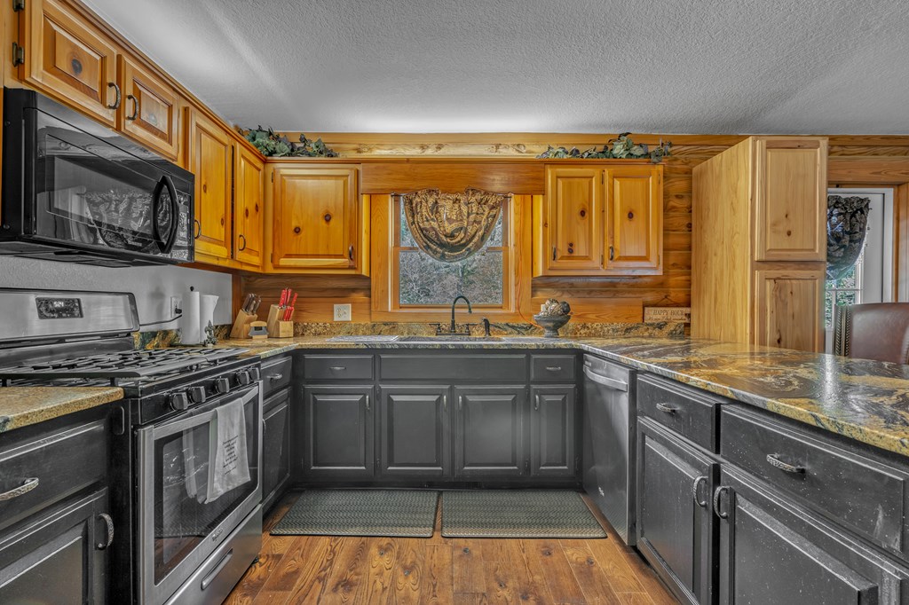 415659 Hayesville Residential