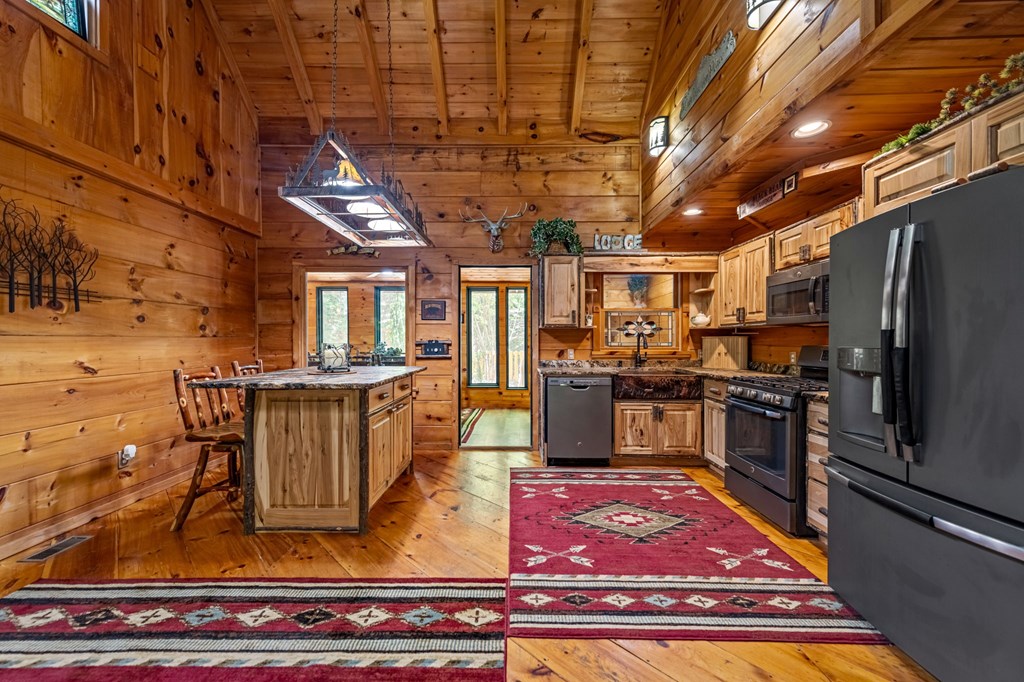 415666 Mineral Bluff Residential