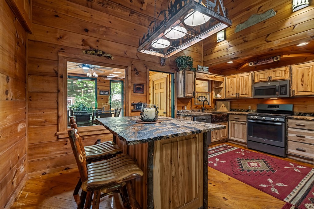 415666 Mineral Bluff Residential