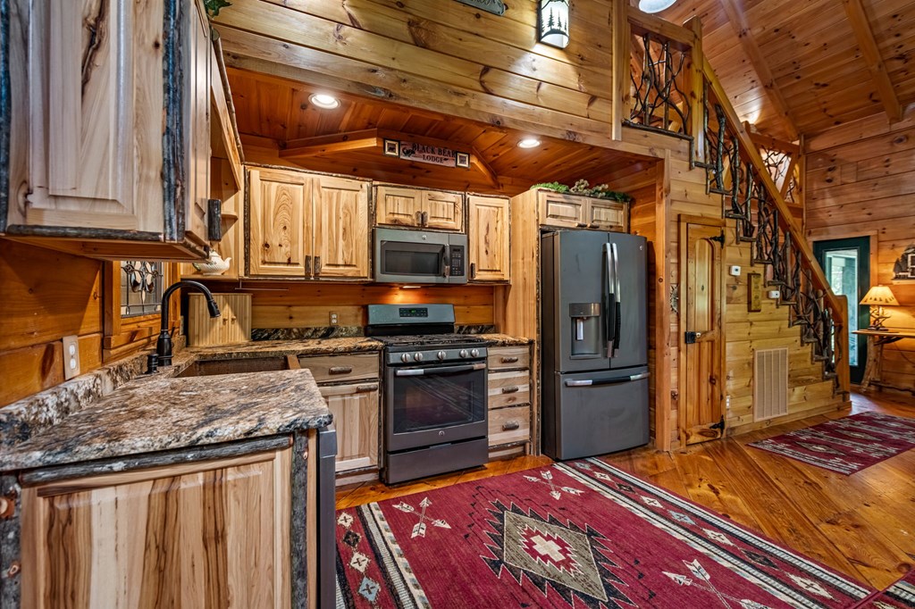 415666 Mineral Bluff Residential