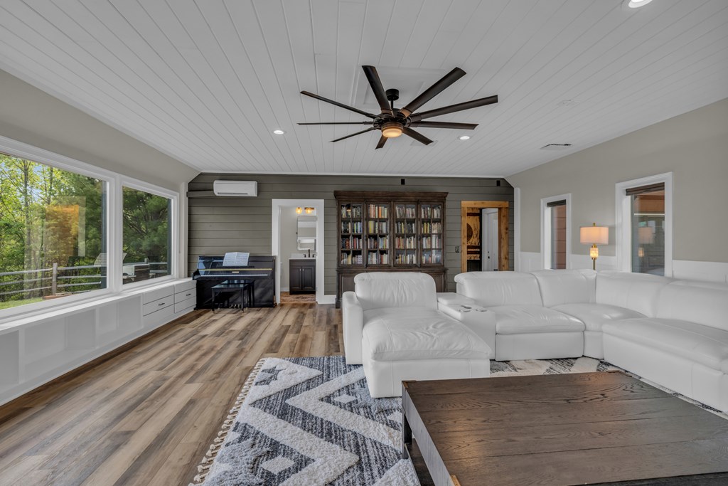 415677 Murphy Residential