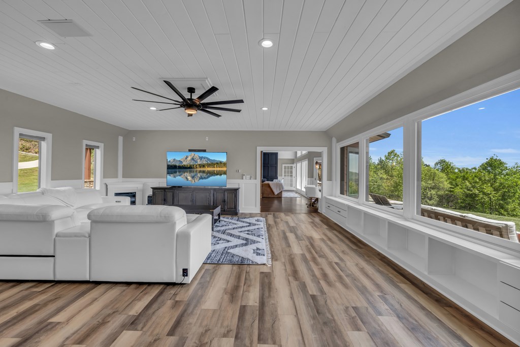 415677 Murphy Residential