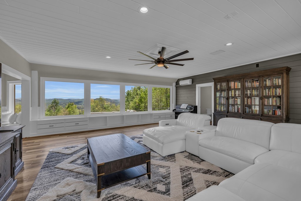 415677 Murphy Residential