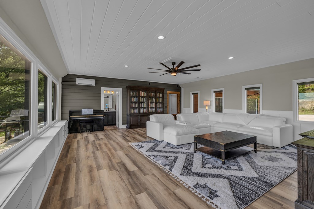 415677 Murphy Residential