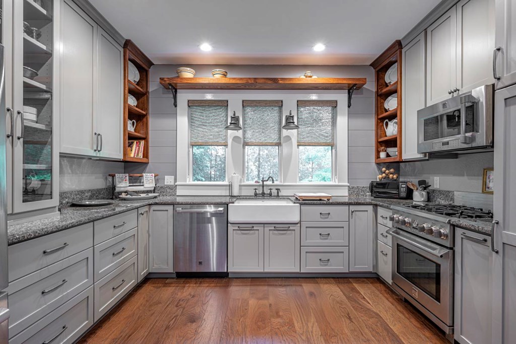 415692 Young Harris Residential