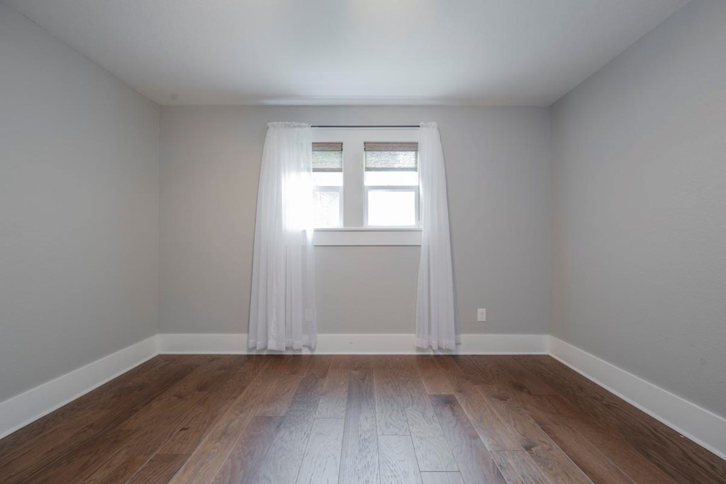 415692 Young Harris Residential