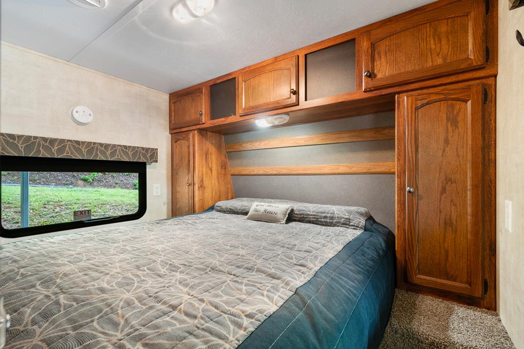 415710 Chatsworth Residential