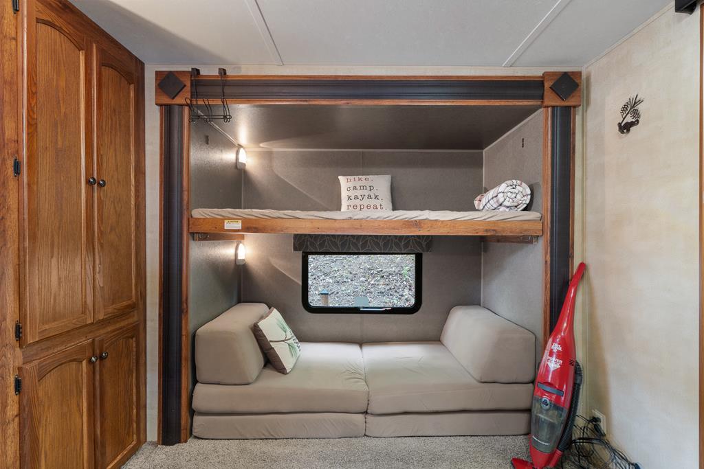 415710 Chatsworth Residential