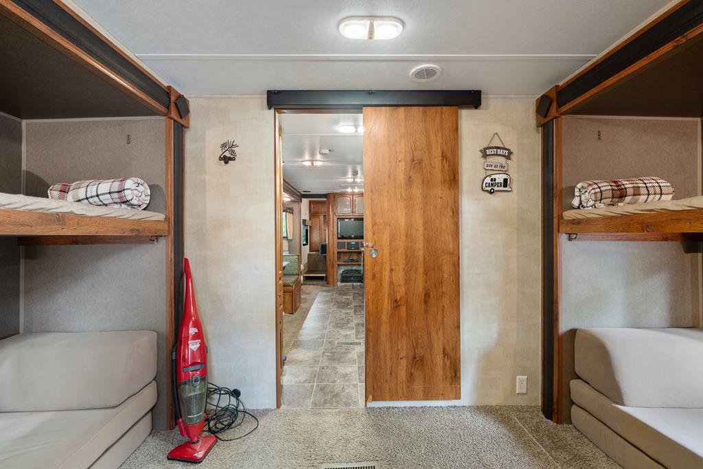 415710 Chatsworth Residential