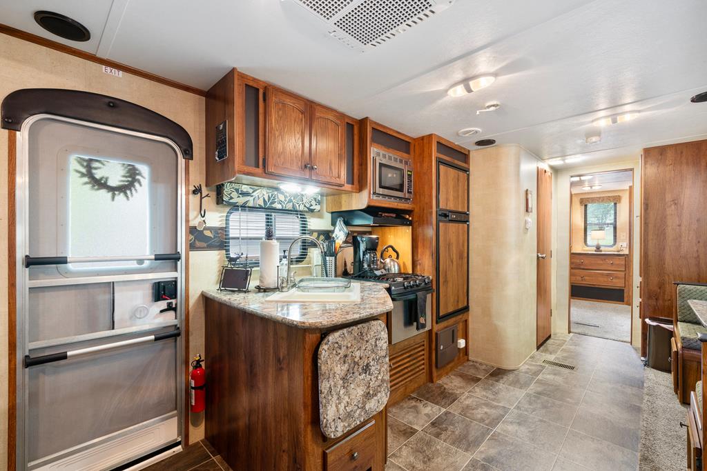 415710 Chatsworth Residential