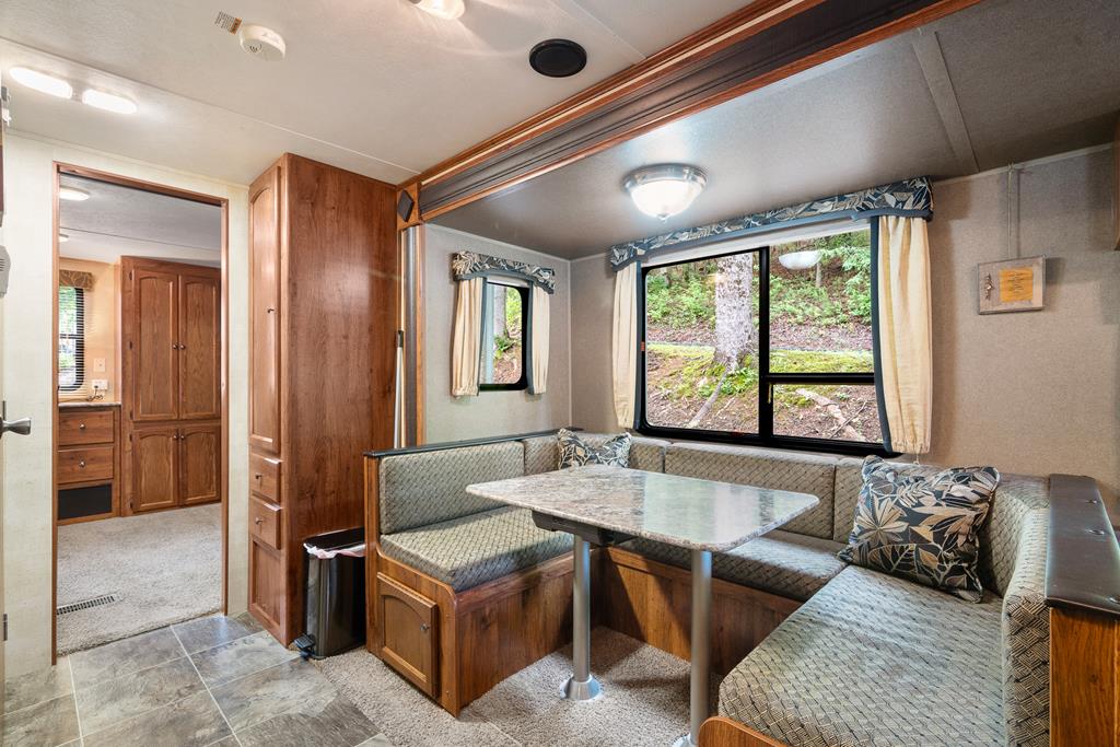 415710 Chatsworth Residential