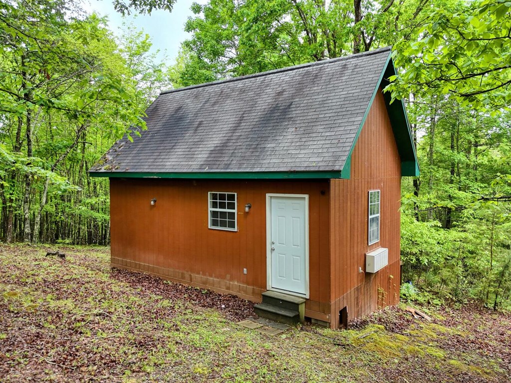 415716 Young Harris Residential