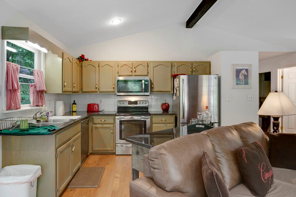 415721 Hayesville Residential