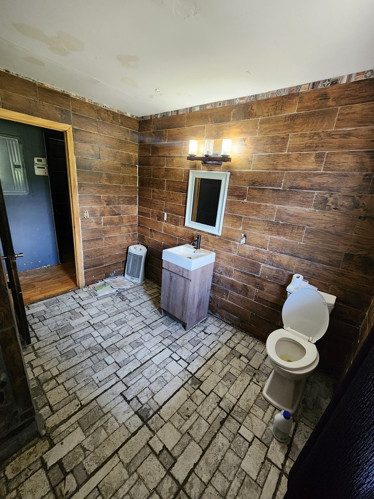 415722 Andrews Residential
