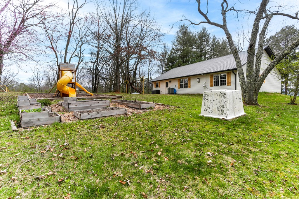 415725 Hayesville Residential