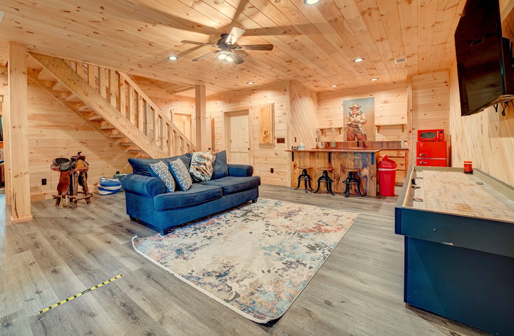 415829 Mineral Bluff Residential