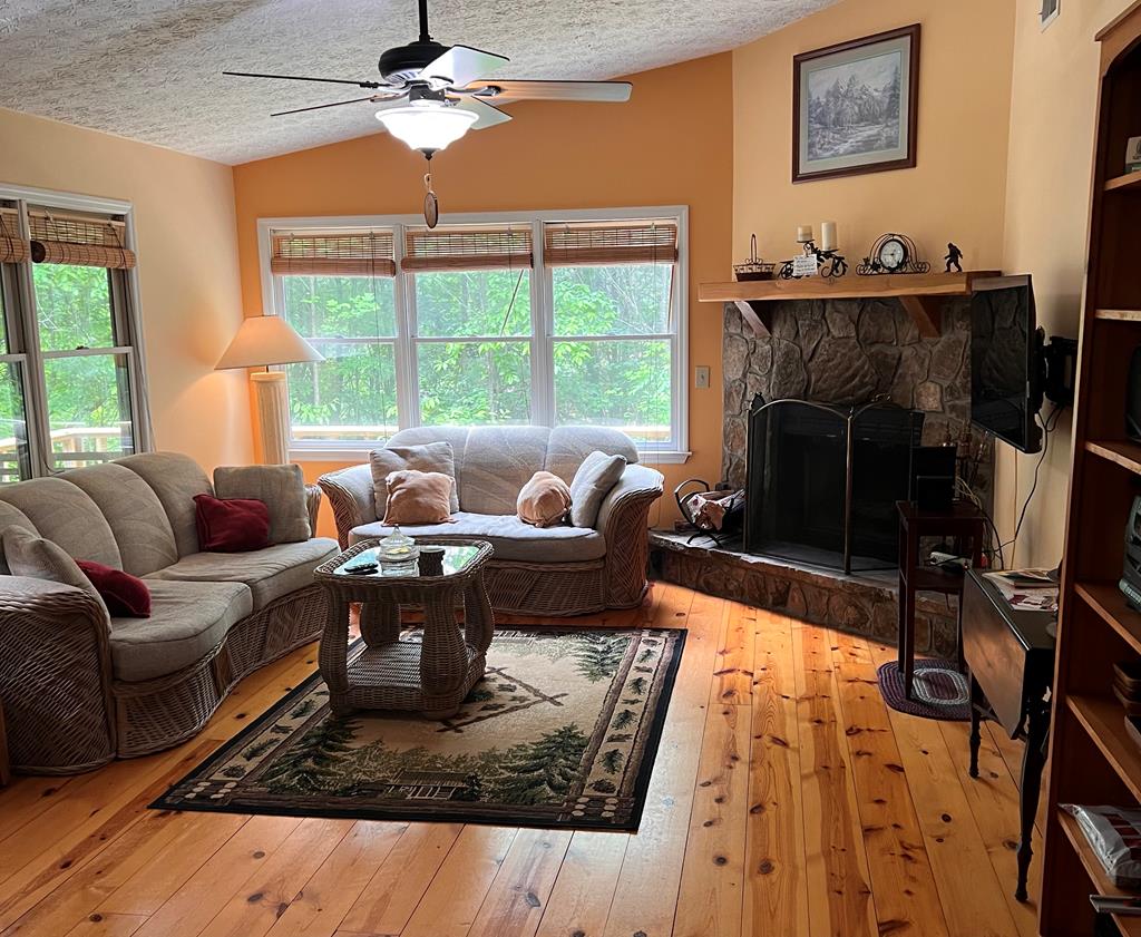 415832 Young Harris Residential