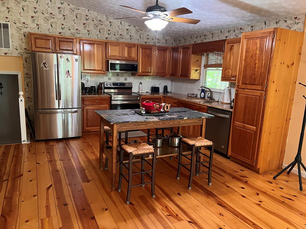 415832 Young Harris Residential