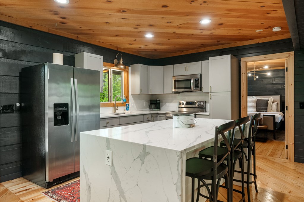 415833 Mineral Bluff Residential