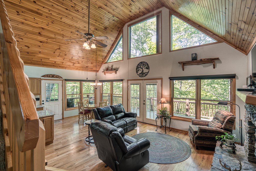 415839 Murphy Residential