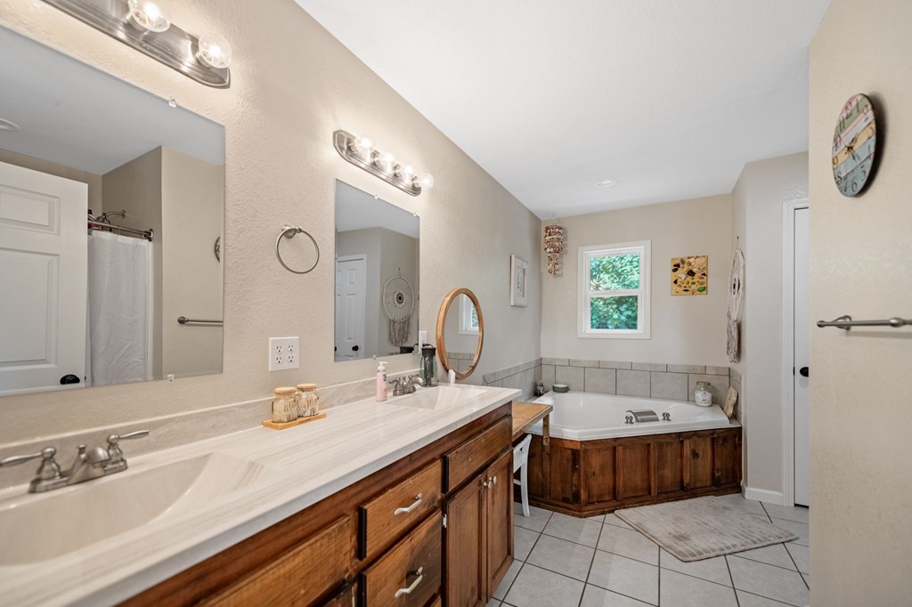 415841 Mineral Bluff Residential
