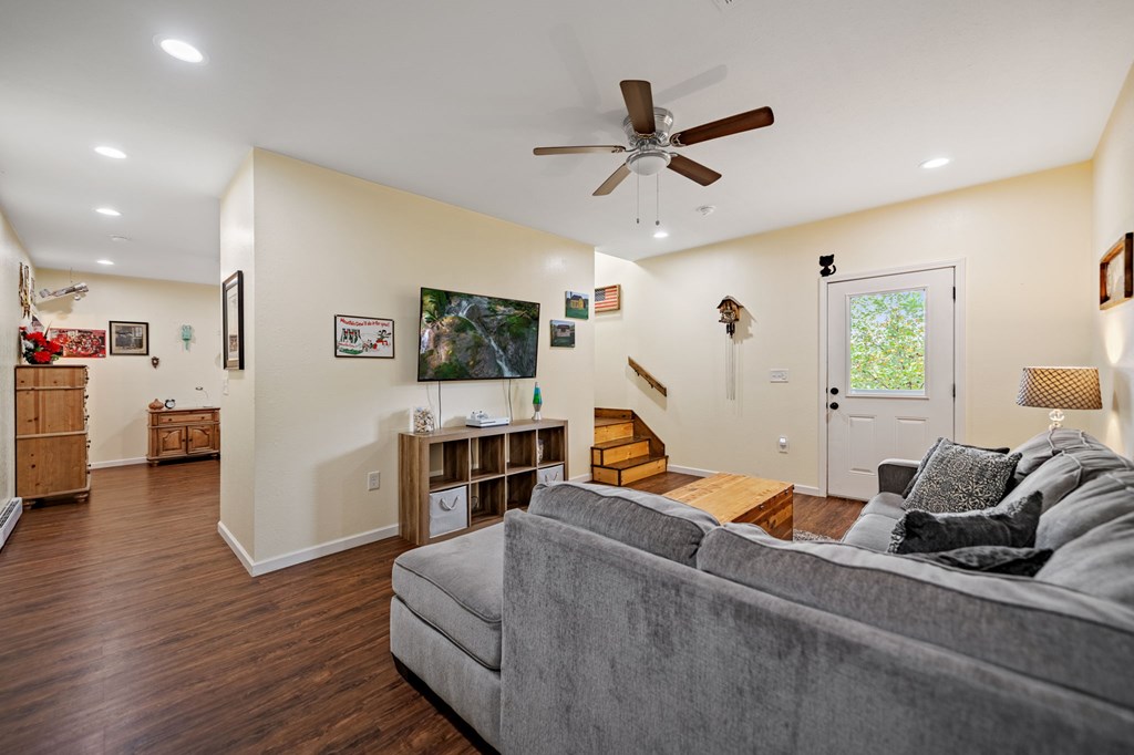 415841 Mineral Bluff Residential
