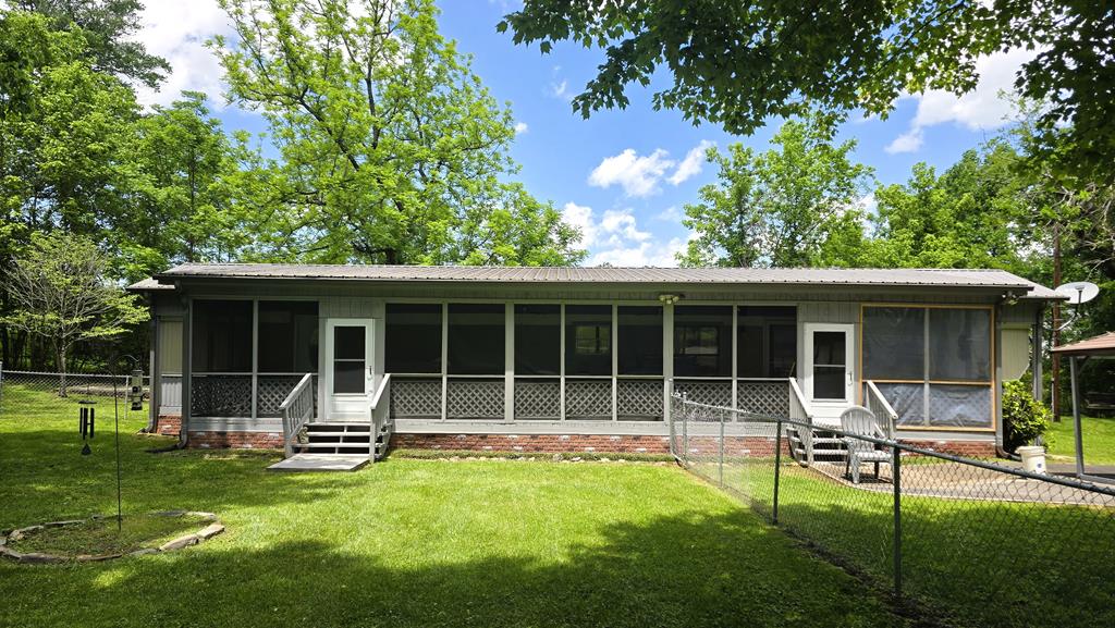 415871 Young Harris Residential
