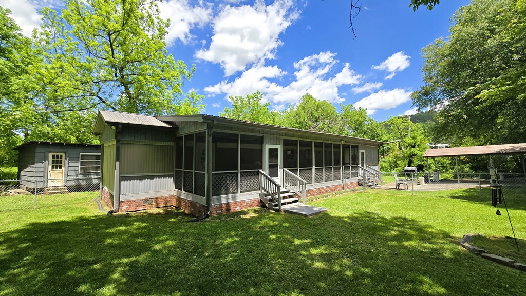 415871 Young Harris Residential