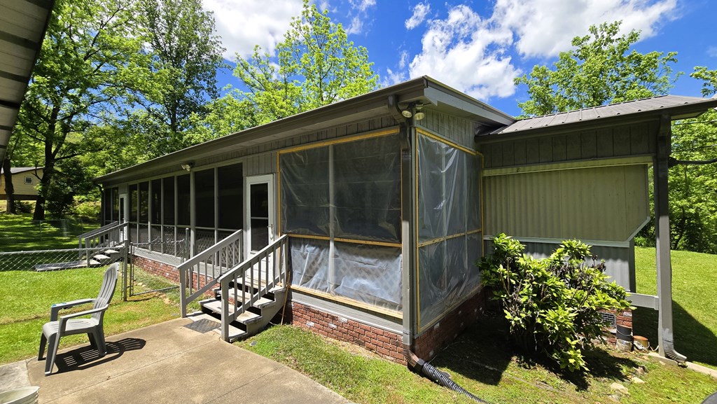 415871 Young Harris Residential