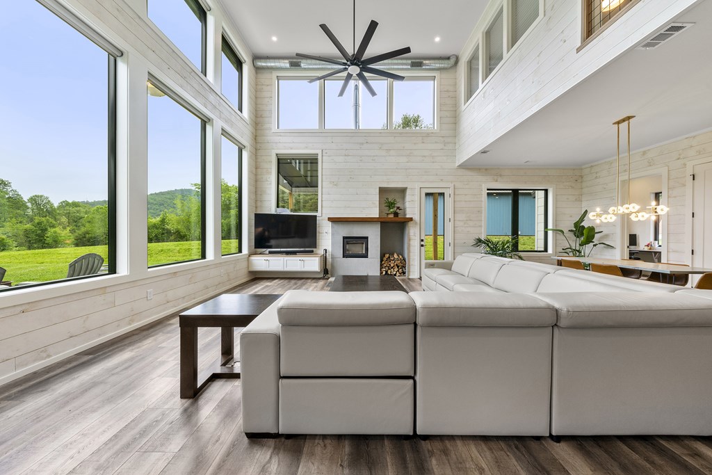 415892 Clayton Residential