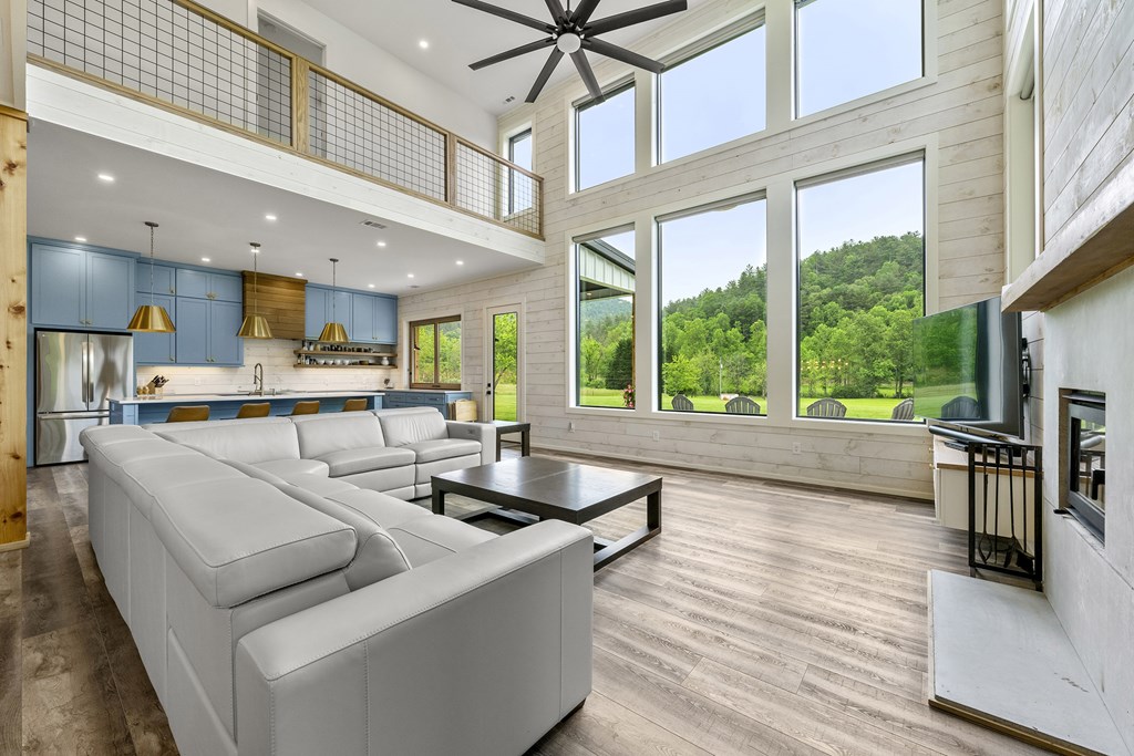 415892 Clayton Residential