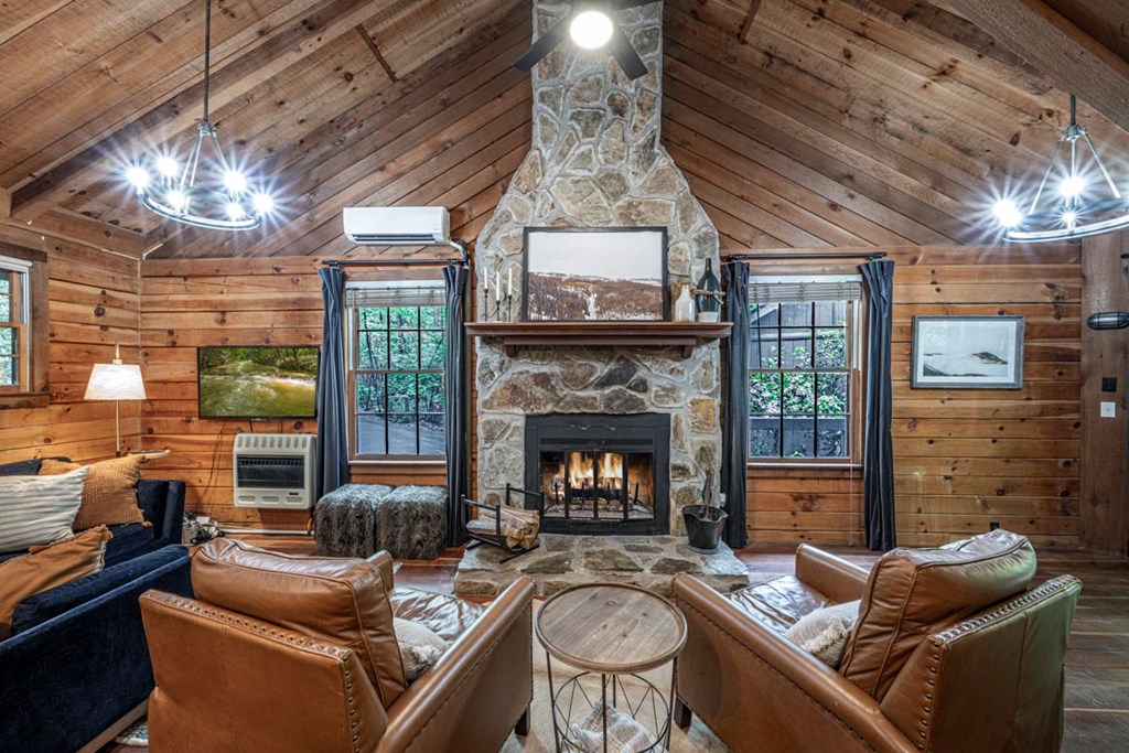 415923 Mineral Bluff Residential