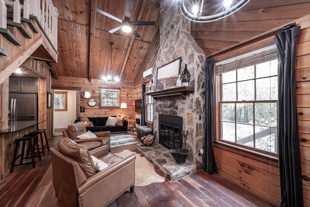 415923 Mineral Bluff Residential