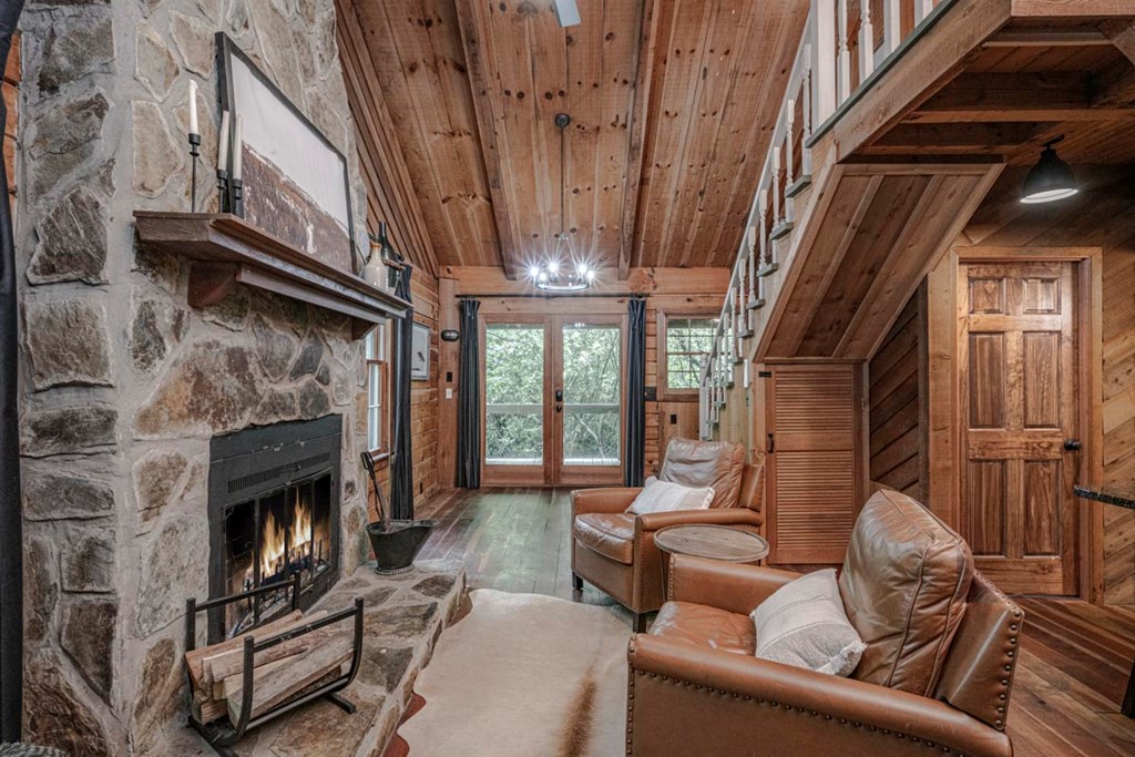 415923 Mineral Bluff Residential