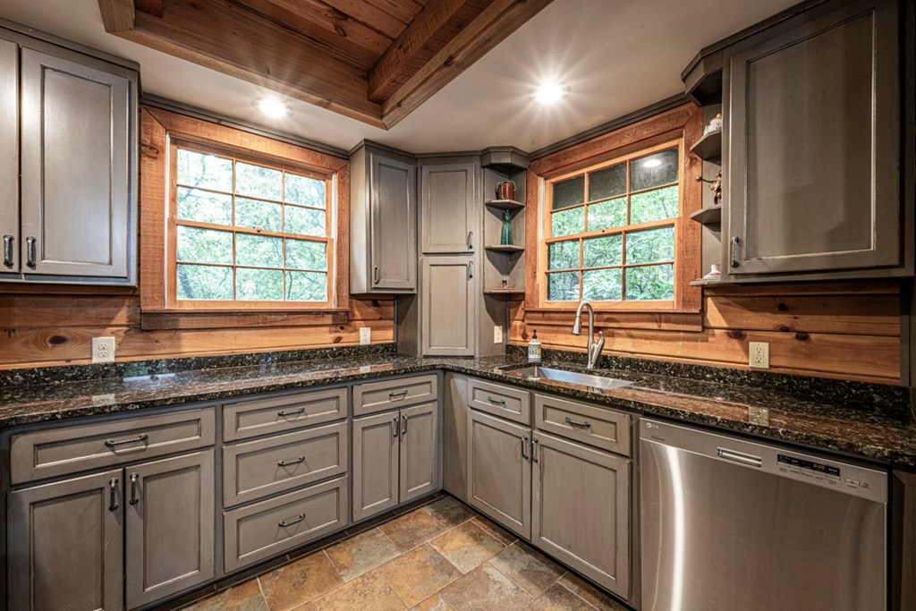 415923 Mineral Bluff Residential