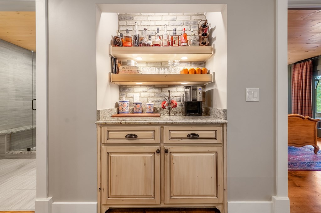 415935 Mineral Bluff Residential