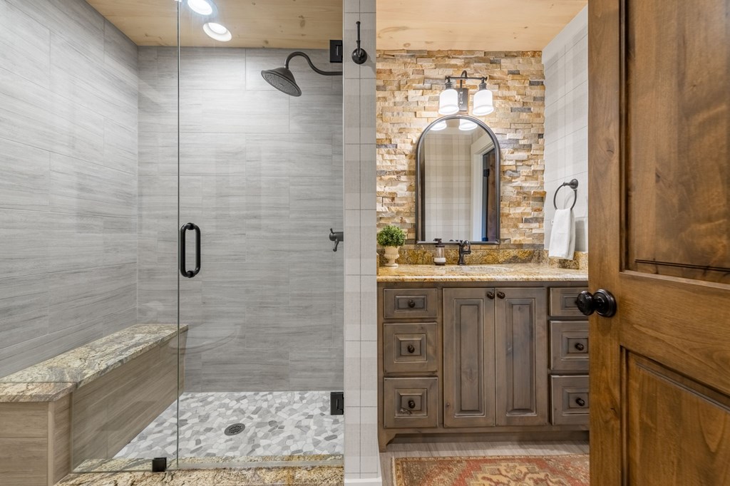415935 Mineral Bluff Residential